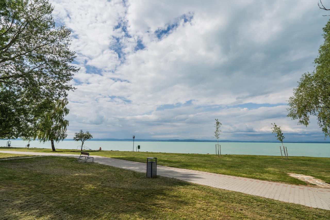 Myflat Golden Coast Panorama Apartment Siofok Luaran gambar